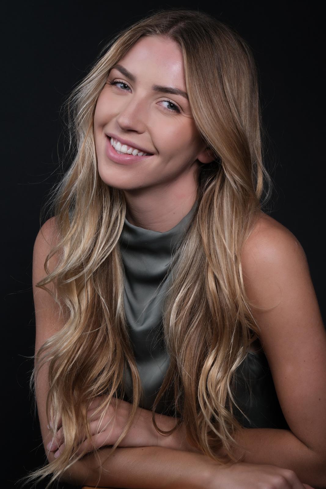 Nicole W smiling headshot